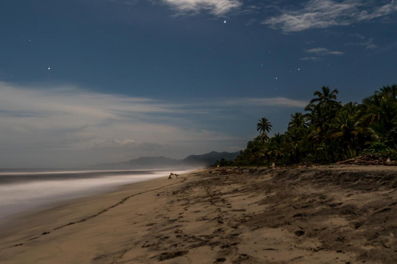 Los Hermanos Beach Hostal Guachaca Exterior photo